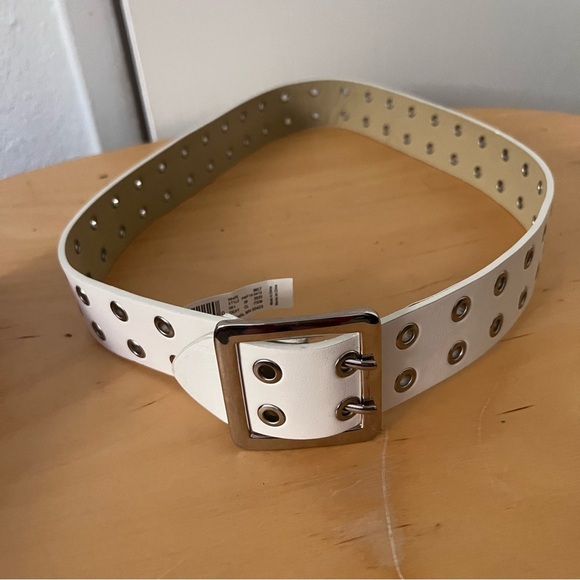 Target Double Grommet Faux Leather White Belt Women’s Small - Picture 2 of 10